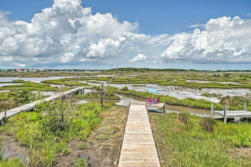 Sunny Townhome With Marsh Views And Walk To Beach