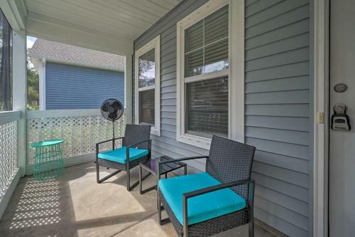 Modern Oak Island Home, 1 Mile To The Beach!