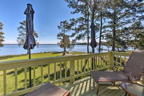 Riverfront New Bern House With Gourmet Kitchen!
