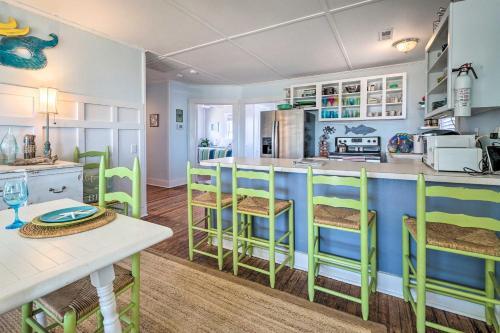 Island Time Cottage With Grill, Walk To Beach