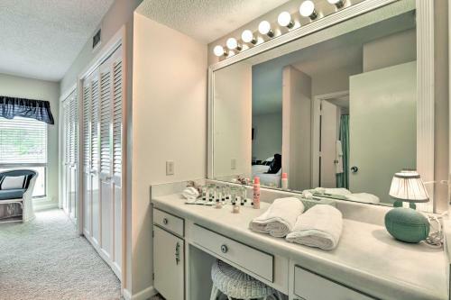 Apartamento Lakeview Condo With Resort Pool 2 Mi To Golf!