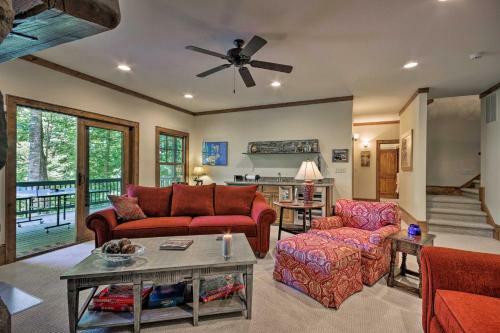 Spacious Sapphire Home With 2 Decks And Mtn Views