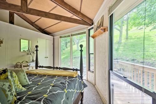 Cozy North Carolina Rondette With Mountain Views!