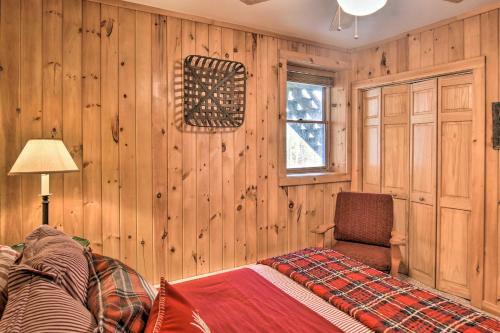 Scenic Cabin With 2 Fishing Ponds And Pool Table!