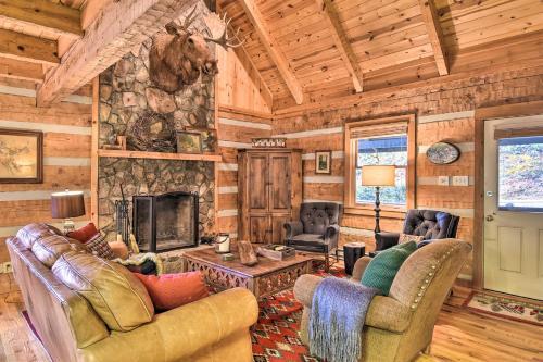 Scenic Cabin With 2 Fishing Ponds And Pool Table!