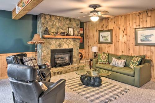 Scenic Cabin With 2 Fishing Ponds And Pool Table!