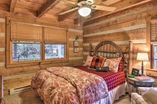 Scenic Cabin With 2 Fishing Ponds And Pool Table!