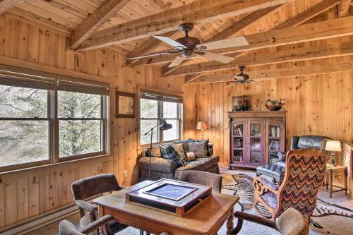 Scenic Cabin With 2 Fishing Ponds And Pool Table!