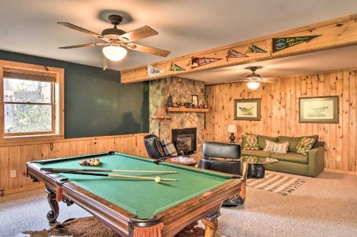 Scenic Cabin With 2 Fishing Ponds And Pool Table!