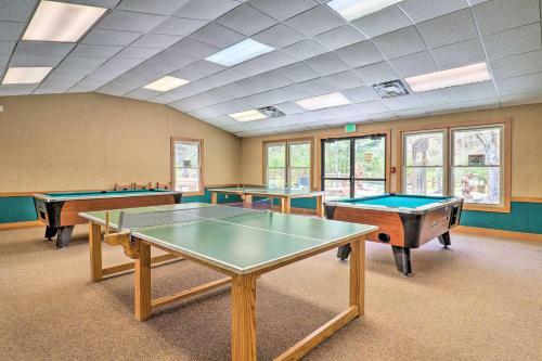 Sapphire Retreat With 2 Decks And Resort Access!