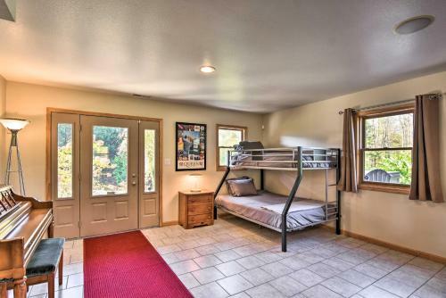 Tranquil 6-acre Retreat With Hot Tub And Mtn Views