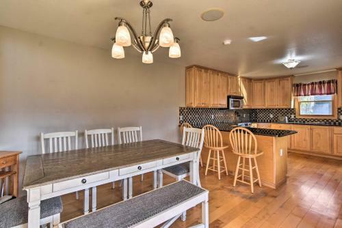 Tranquil 6-acre Retreat With Hot Tub And Mtn Views