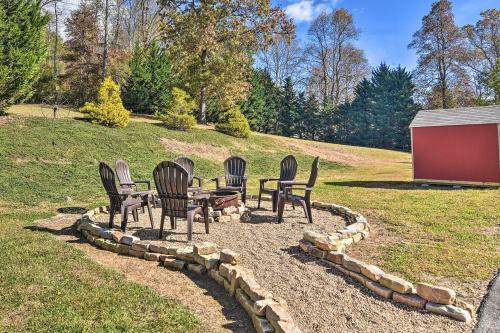 Tranquil 6-acre Retreat With Hot Tub And Mtn Views