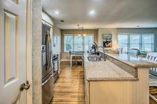 Apartamento Step-free Condo With Pool, 2 Mi To Sunset Beach