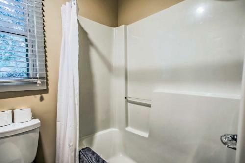 Apartamento Step-free Condo With Pool, 2 Mi To Sunset Beach