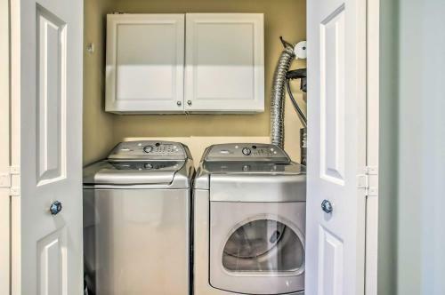 Apartamento Step-free Condo With Pool, 2 Mi To Sunset Beach