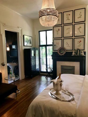 Elmwood 1820 Bed & Breakfast Inn