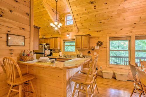 Luxe Mtn-view Maggie Valley Home With 2 Decks!