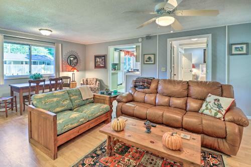 Charming Waynesville Cottage With Deck On Creek