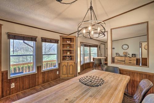 Hot Tub And Fire Pit At Blue Ridge Bungalow!
