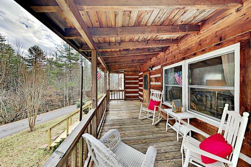Amazing 2-acre Retreat - Office, Gazebo & Fire Pit Home