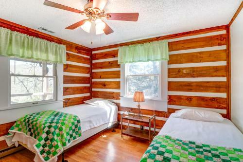 2 Bed 2 Bath Vacation Home In Whittier II