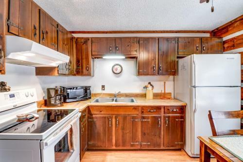 2 Bed 2 Bath Vacation Home In Whittier II