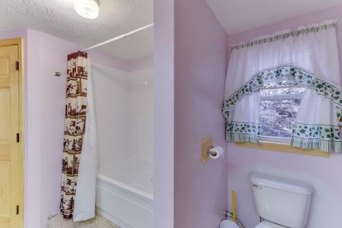 4 Bed 2 Bath Vacation Home In Whittier