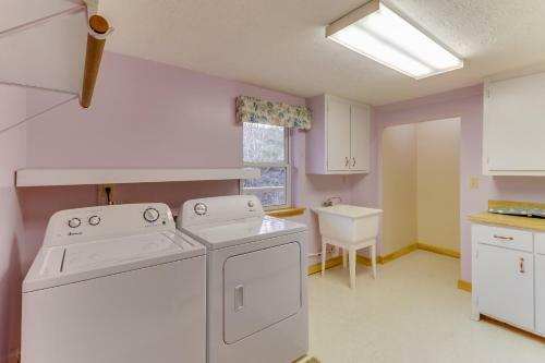 4 Bed 2 Bath Vacation Home In Whittier