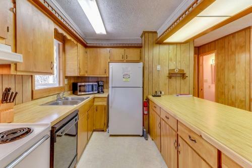 4 Bed 2 Bath Vacation Home In Whittier