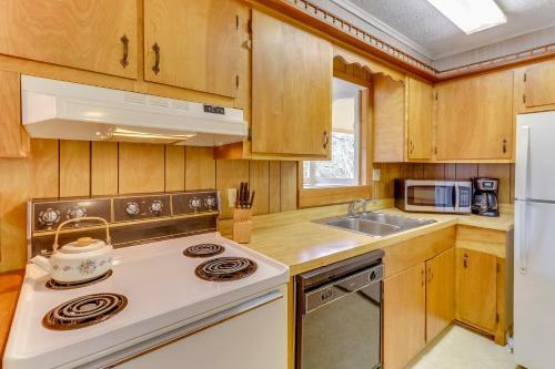4 Bed 2 Bath Vacation Home In Whittier