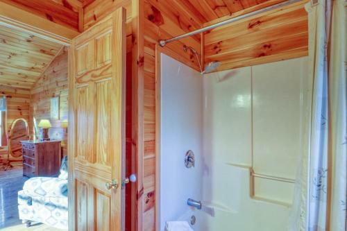 3 Bed 3 Bath Vacation Home In Whittier