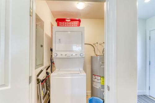 2 Bed 2 Bath Vacation Home In Whittier III