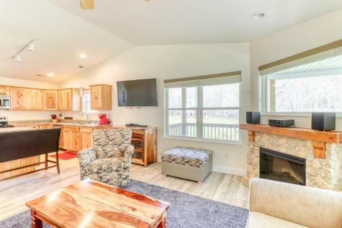2 Bed 2 Bath Vacation Home In Whittier III