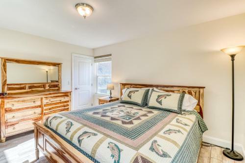 2 Bed 2 Bath Vacation Home In Whittier III