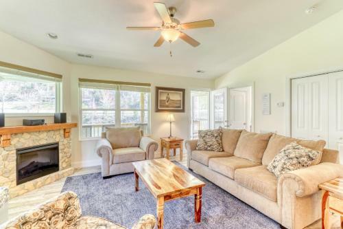 2 Bed 2 Bath Vacation Home In Whittier III