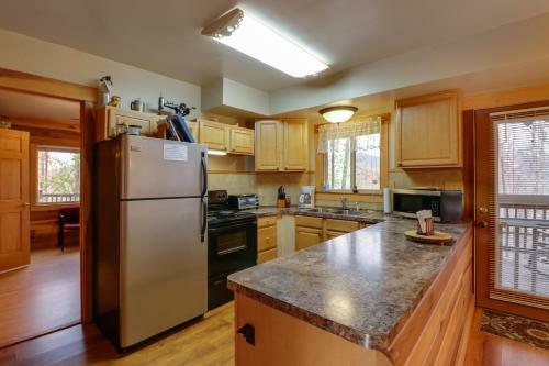 2 Bed 2 Bath Vacation Home In Whittier V