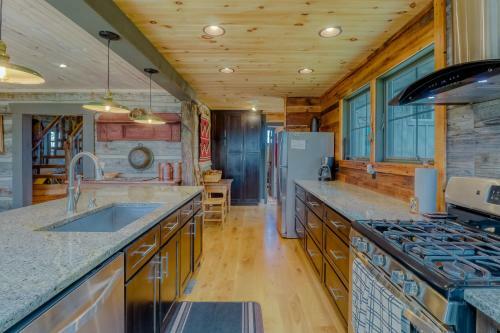 2 Bed 2 Bath Vacation Home In Whittier VI