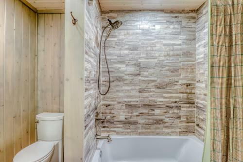 2 Bed 2 Bath Vacation Home In Whittier VI