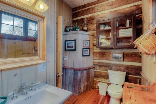 2 Bed 2 Bath Vacation Home In Whittier VI