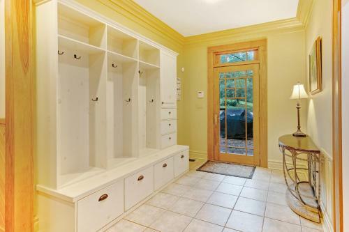 4 Bed 4 Bath Vacation Home In Whittier