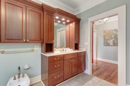 4 Bed 4 Bath Vacation Home In Whittier