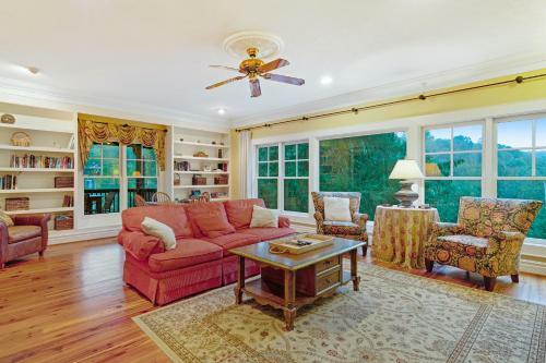 4 Bed 4 Bath Vacation Home In Whittier