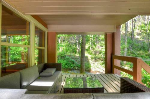 Rippling Waters Lodge Cabin