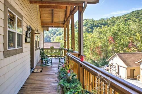 Apartamento Bryson City Condo With Deck For Viewing Fall Colors!