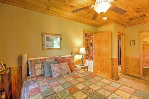 Charming Fox Den Cabin In Whittier With Hot Tub!