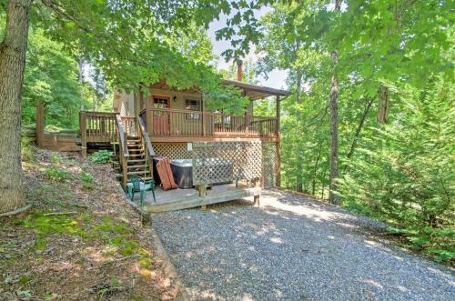 Charming Fox Den Cabin In Whittier With Hot Tub!