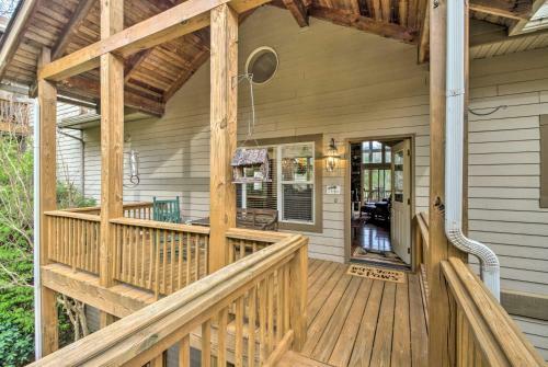 Apartamento Green Shadows Scenic Whittier Condo With Fireplace!
