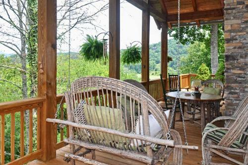 Apartamento Green Shadows Scenic Whittier Condo With Fireplace!