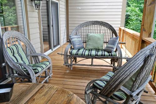 Apartamento Green Shadows Scenic Whittier Condo With Fireplace!